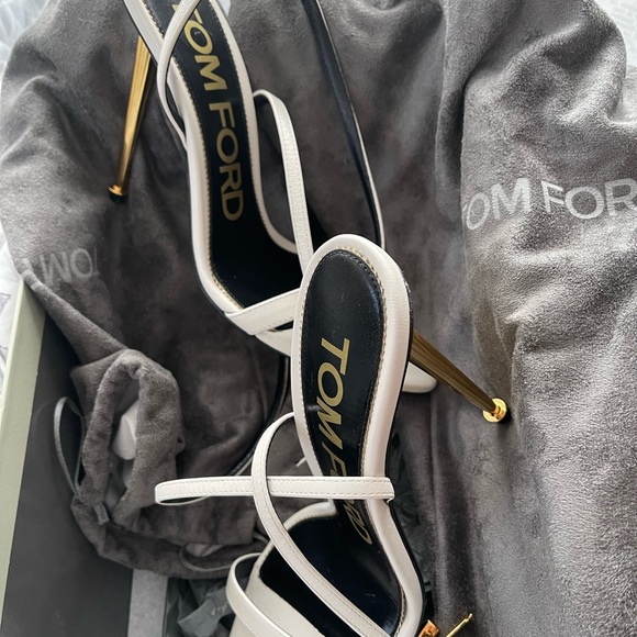 Tom Ford Padlock Pointed Toe Pumps Size 40 Current! Retail  Tom Ford padlock heels